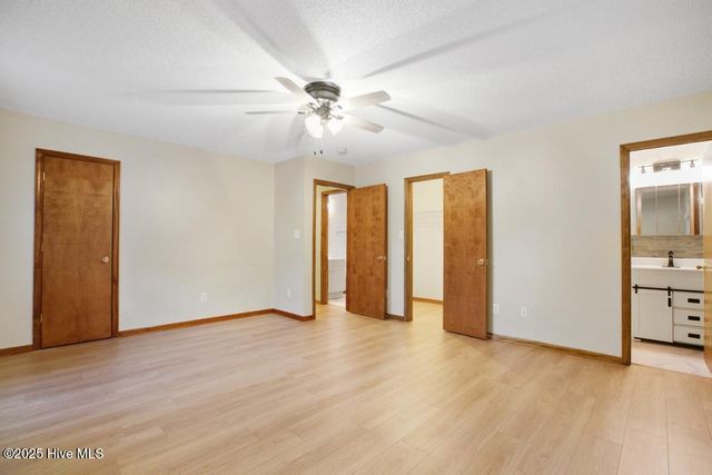 147 E Ivybridge Drive, Hubert, NC 28539