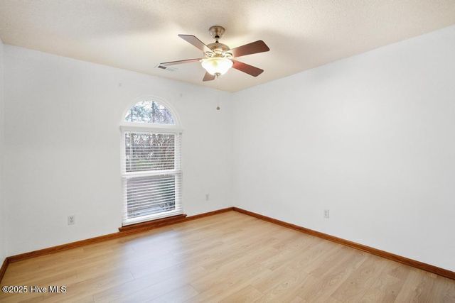 147 E Ivybridge Drive, Hubert, NC 28539