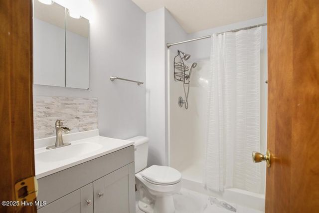 147 E Ivybridge Drive, Hubert, NC 28539