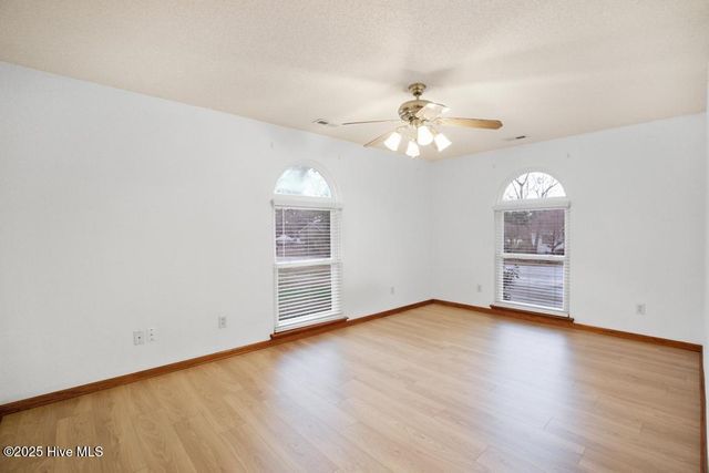 147 E Ivybridge Drive, Hubert, NC 28539