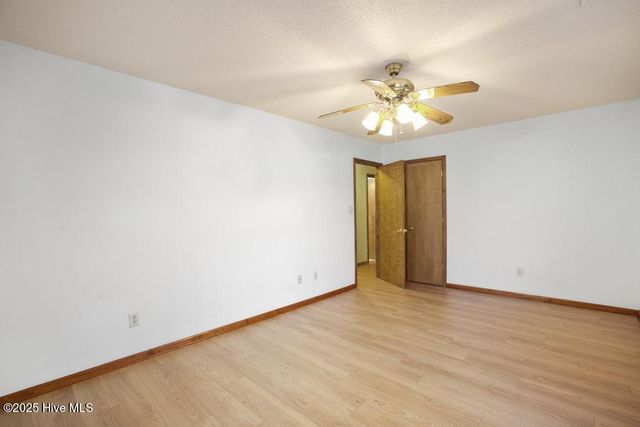 147 E Ivybridge Drive, Hubert, NC 28539