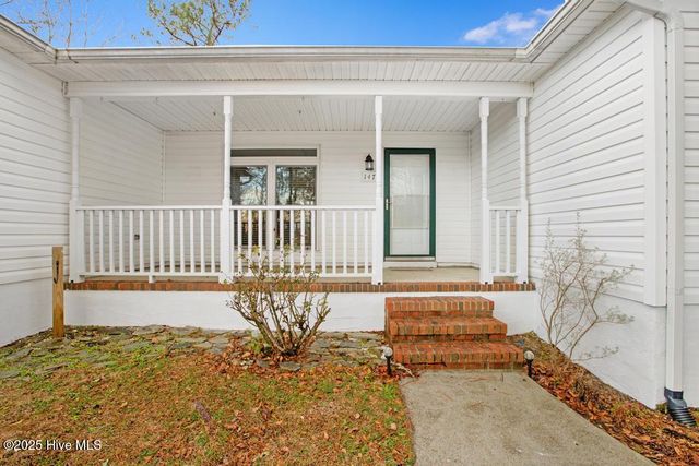 147 E Ivybridge Drive, Hubert, NC 28539