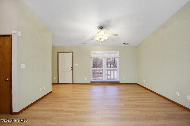 147 E Ivybridge Drive, Hubert, NC 28539