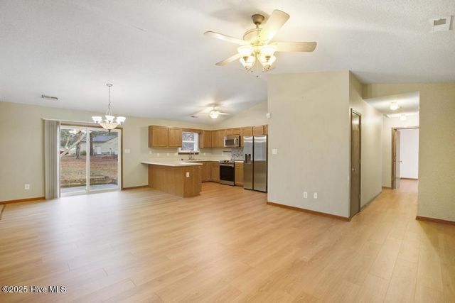 147 E Ivybridge Drive, Hubert, NC 28539