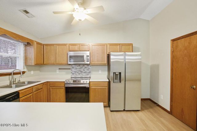 147 E Ivybridge Drive, Hubert, NC 28539