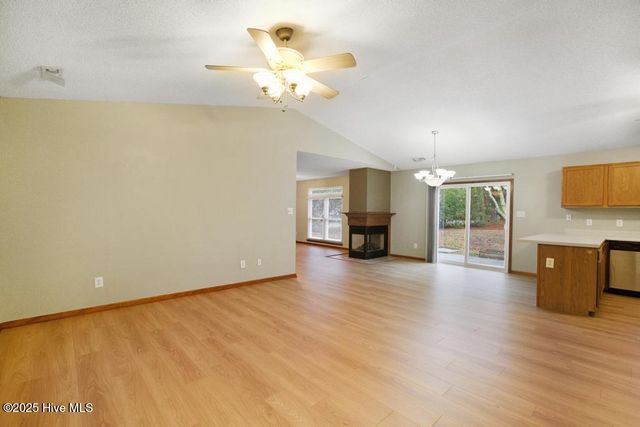 147 E Ivybridge Drive, Hubert, NC 28539