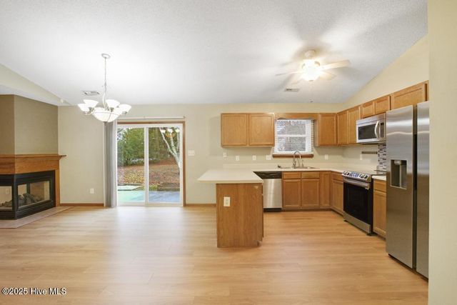 147 E Ivybridge Drive, Hubert, NC 28539