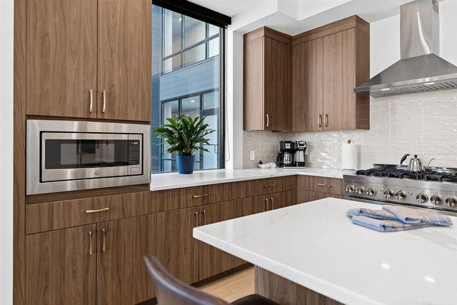 159 S River Avenue 303, Holland, MI 49423