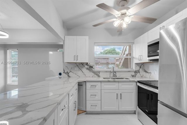 3000 NW 43rd Ter 106, Lauderdale Lakes, FL 33313