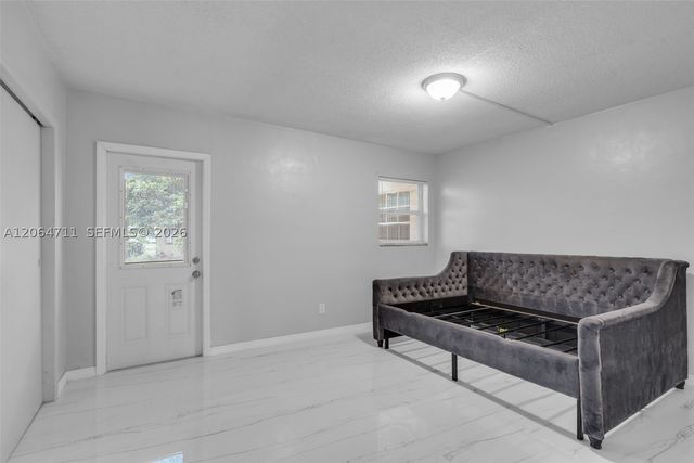 3000 NW 43rd Ter 106, Lauderdale Lakes, FL 33313