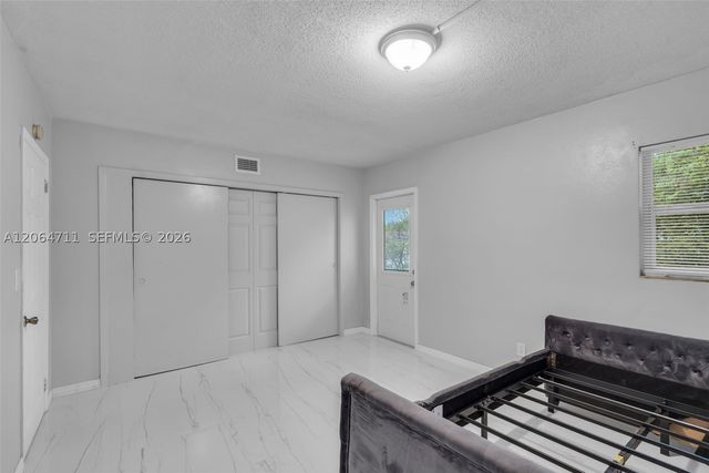 3000 NW 43rd Ter 106, Lauderdale Lakes, FL 33313