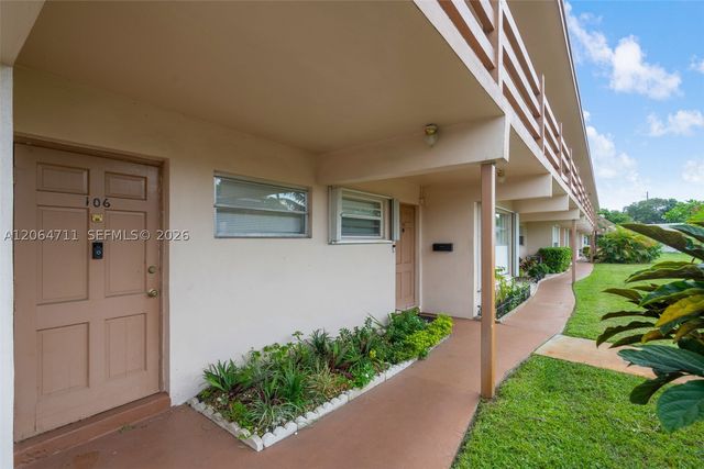 3000 NW 43rd Ter 106, Lauderdale Lakes, FL 33313