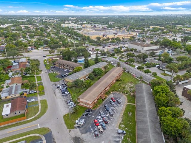 3000 NW 43rd Ter 106, Lauderdale Lakes, FL 33313
