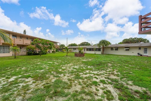 3000 NW 43rd Ter 106, Lauderdale Lakes, FL 33313