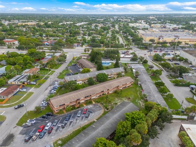 3000 NW 43rd Ter 106, Lauderdale Lakes, FL 33313