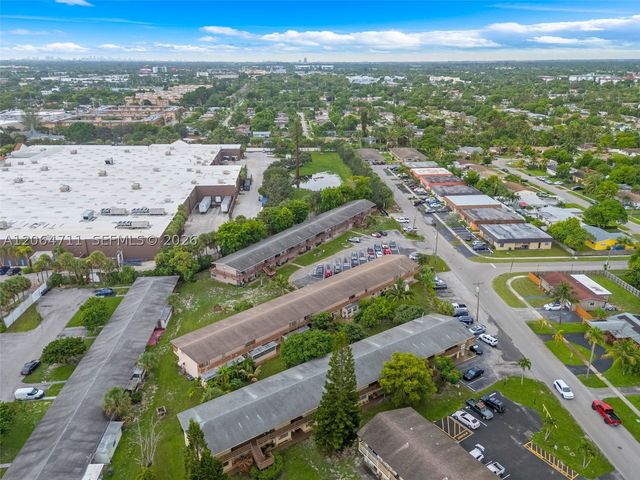 3000 NW 43rd Ter 106, Lauderdale Lakes, FL 33313