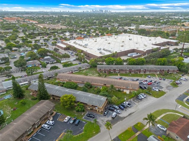 3000 NW 43rd Ter 106, Lauderdale Lakes, FL 33313