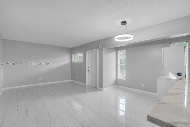 3000 NW 43rd Ter 106, Lauderdale Lakes, FL 33313