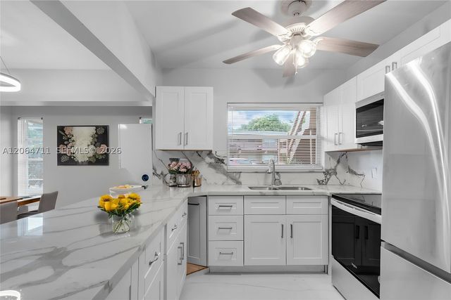 3000 NW 43rd Ter 106, Lauderdale Lakes, FL 33313