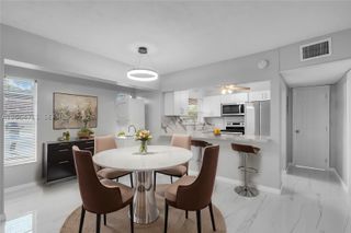3000 NW 43rd Ter 106, Lauderdale Lakes, FL 33313