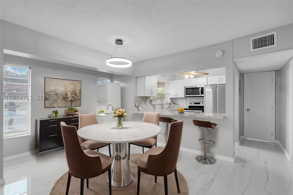 3000 NW 43rd Ter 106, Lauderdale Lakes, FL 33313