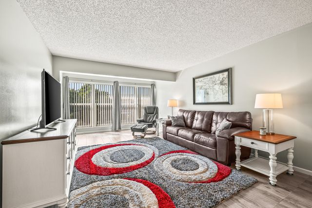 1640 NW 19th Terrace 203, Delray Beach, FL 33445