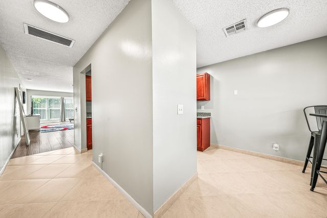 1640 NW 19th Terrace 203, Delray Beach, FL 33445