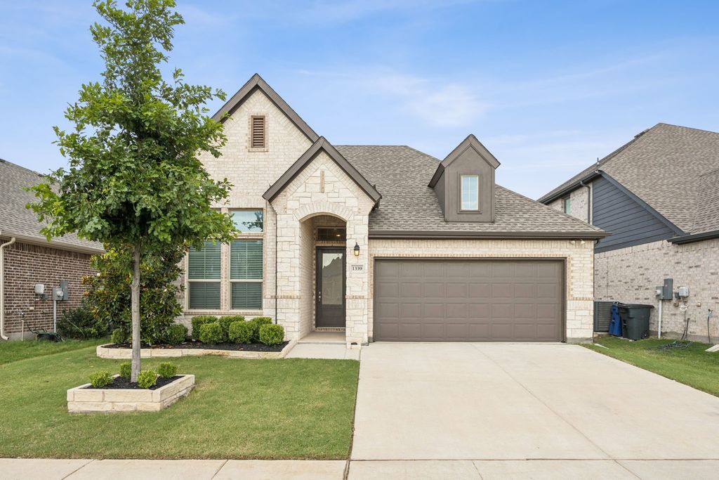 1339 Coronado Court, Justin, TX 76247