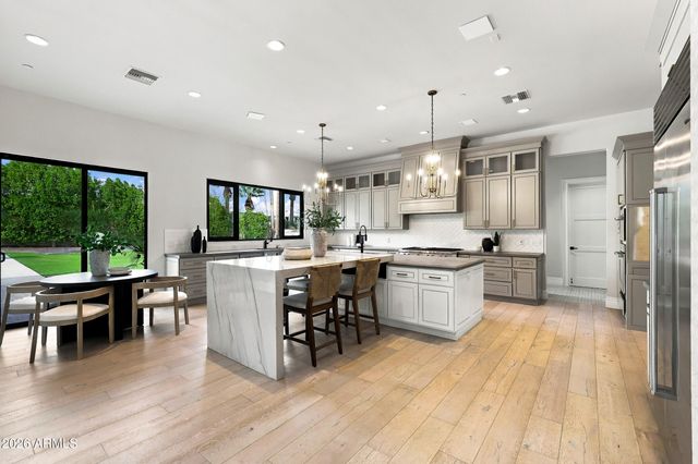 6246 E HILLCREST Boulevard, Scottsdale, AZ 85251