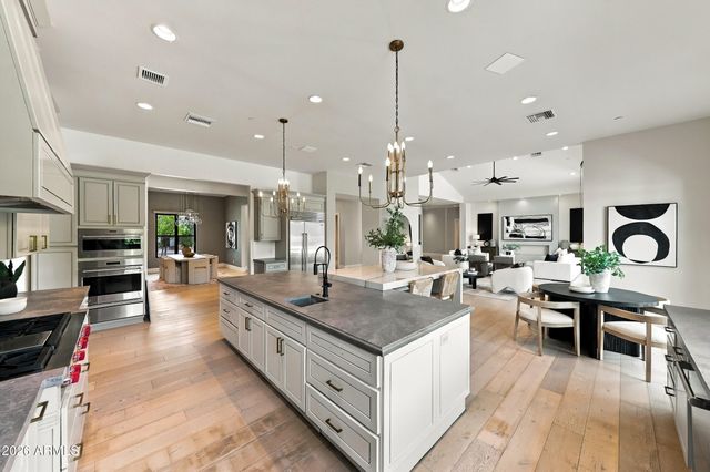 6246 E HILLCREST Boulevard, Scottsdale, AZ 85251