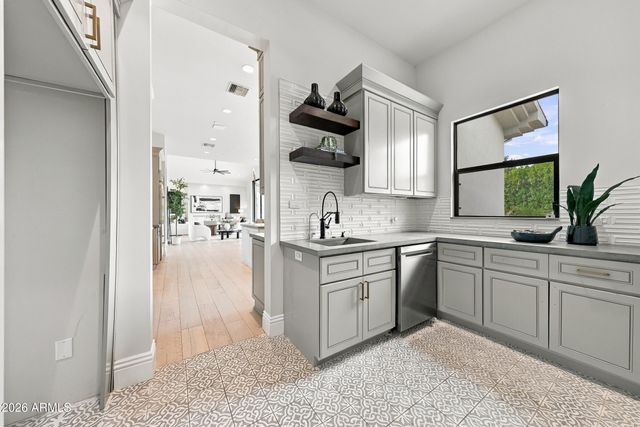 6246 E HILLCREST Boulevard, Scottsdale, AZ 85251