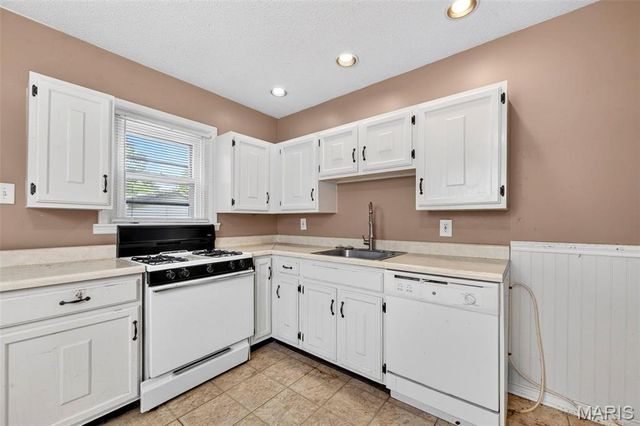 9259 E Breckenridge Road, Breckenridge Hills, MO 63114