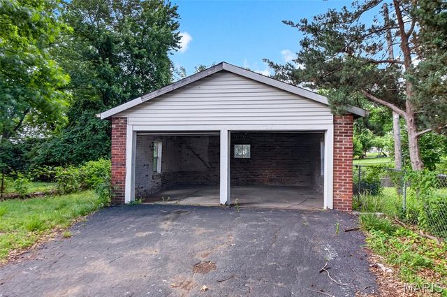 9259 E Breckenridge Road, Breckenridge Hills, MO 63114