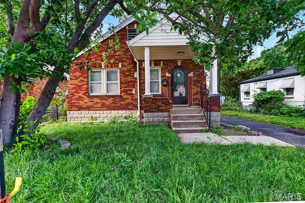 9259 E Breckenridge Road, Breckenridge Hills, MO 63114