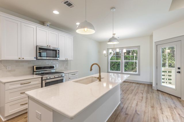 110 4th Street, Niceville, FL 32578