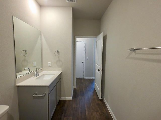 102 Oxbow TER, Bastrop, TX 78602