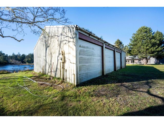 54601 WINTERBERRY Dr, Bandon, OR 97411