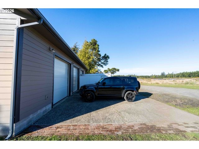 54601 WINTERBERRY Dr, Bandon, OR 97411