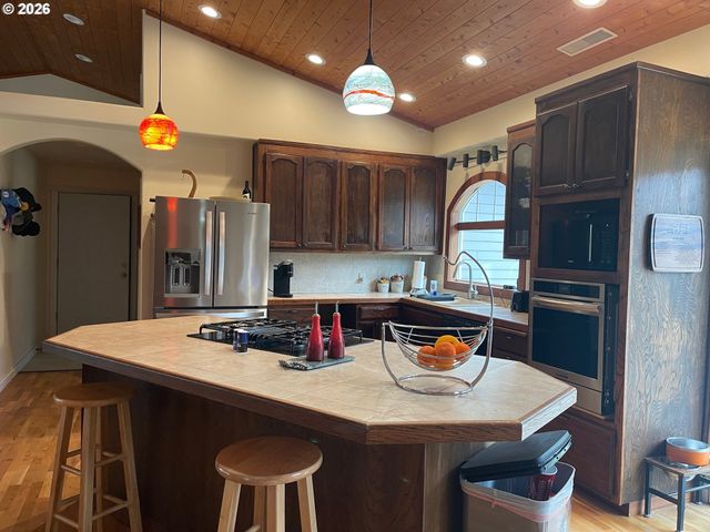 54601 WINTERBERRY Dr, Bandon, OR 97411