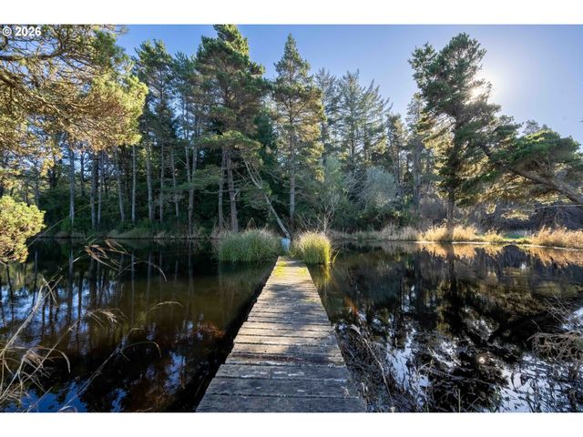 54601 WINTERBERRY Dr, Bandon, OR 97411