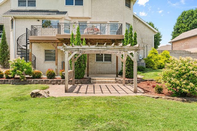 4211 Greenbriar Drive, Nixa, MO 65714