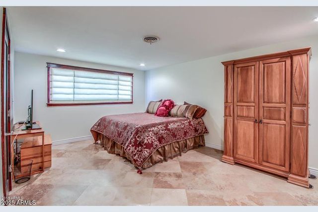 7615 E MINNEZONA Avenue, Scottsdale, AZ 85251