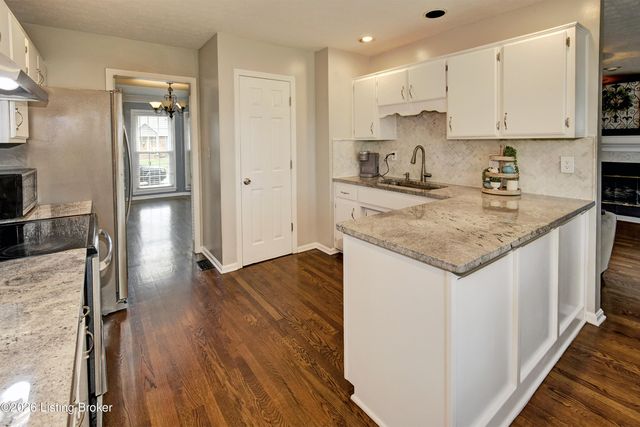 4924 Hunters Point Cir, Louisville, KY 40216