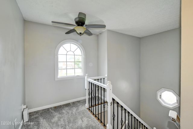 4924 Hunters Point Cir, Louisville, KY 40216