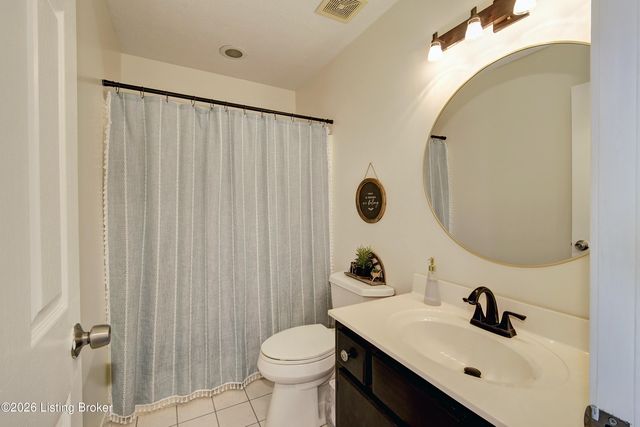 4924 Hunters Point Cir, Louisville, KY 40216
