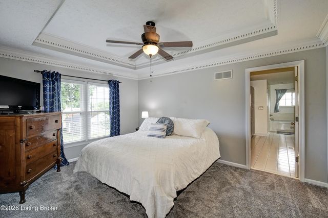 4924 Hunters Point Cir, Louisville, KY 40216