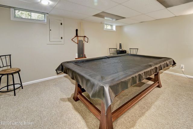 4924 Hunters Point Cir, Louisville, KY 40216