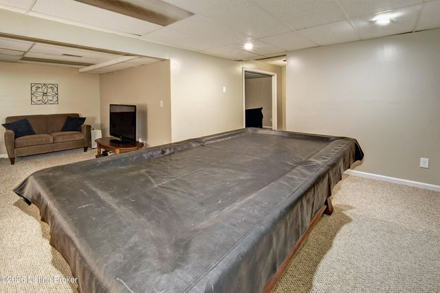 4924 Hunters Point Cir, Louisville, KY 40216