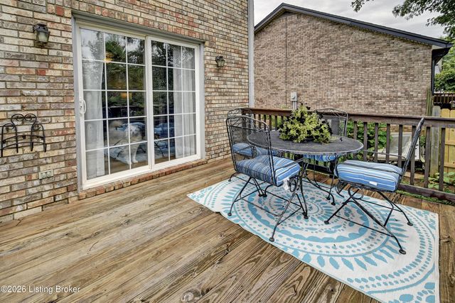 4924 Hunters Point Cir, Louisville, KY 40216