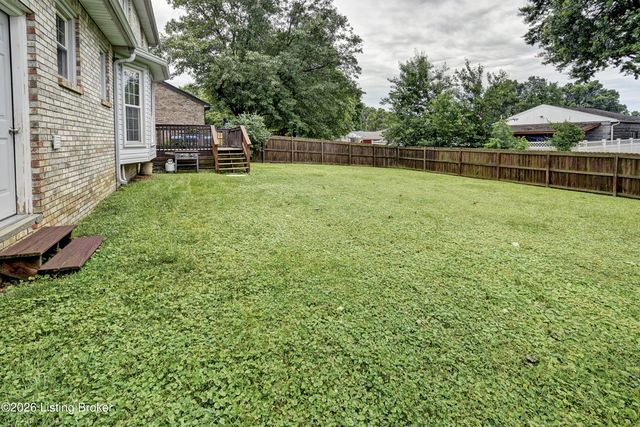 4924 Hunters Point Cir, Louisville, KY 40216